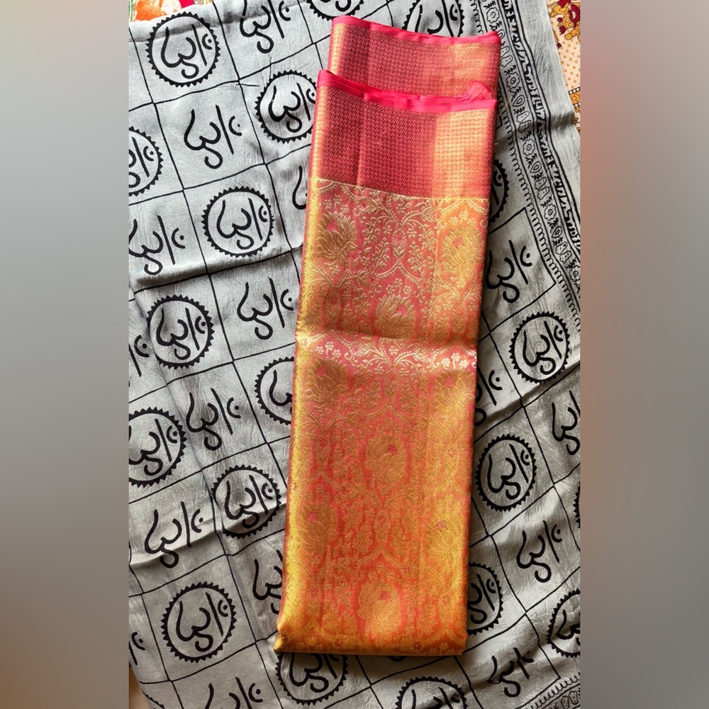 Stunning Pink/Peach and Gold Handwoven Kanjeevaram Silk and Pure Zari Saree - Picture 12 of 16